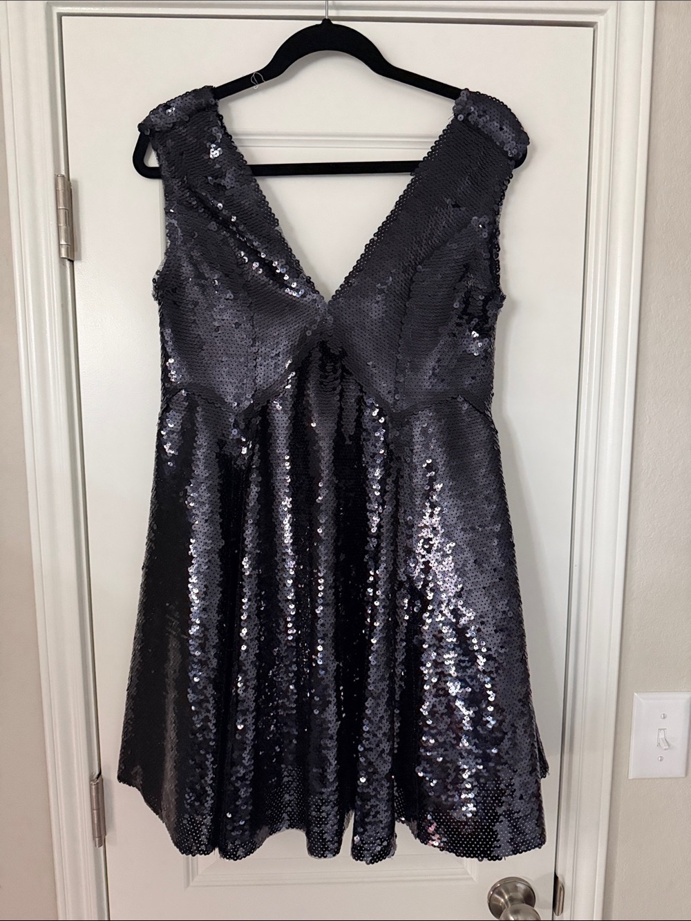 Black Sequin V-Neck Party Dress